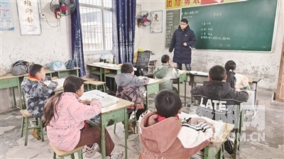 山坳里的教育微光 照亮留守儿童求学路